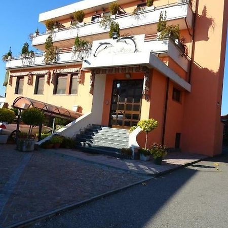 Albergo Ristorante Il Delfino Новара Екстериор снимка
