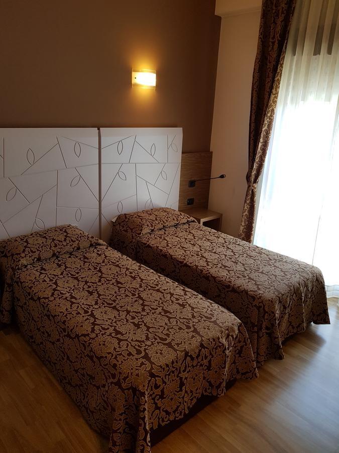 Albergo Ristorante Il Delfino Новара Екстериор снимка