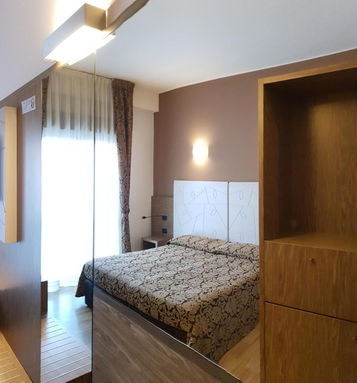 Albergo Ristorante Il Delfino Новара Екстериор снимка
